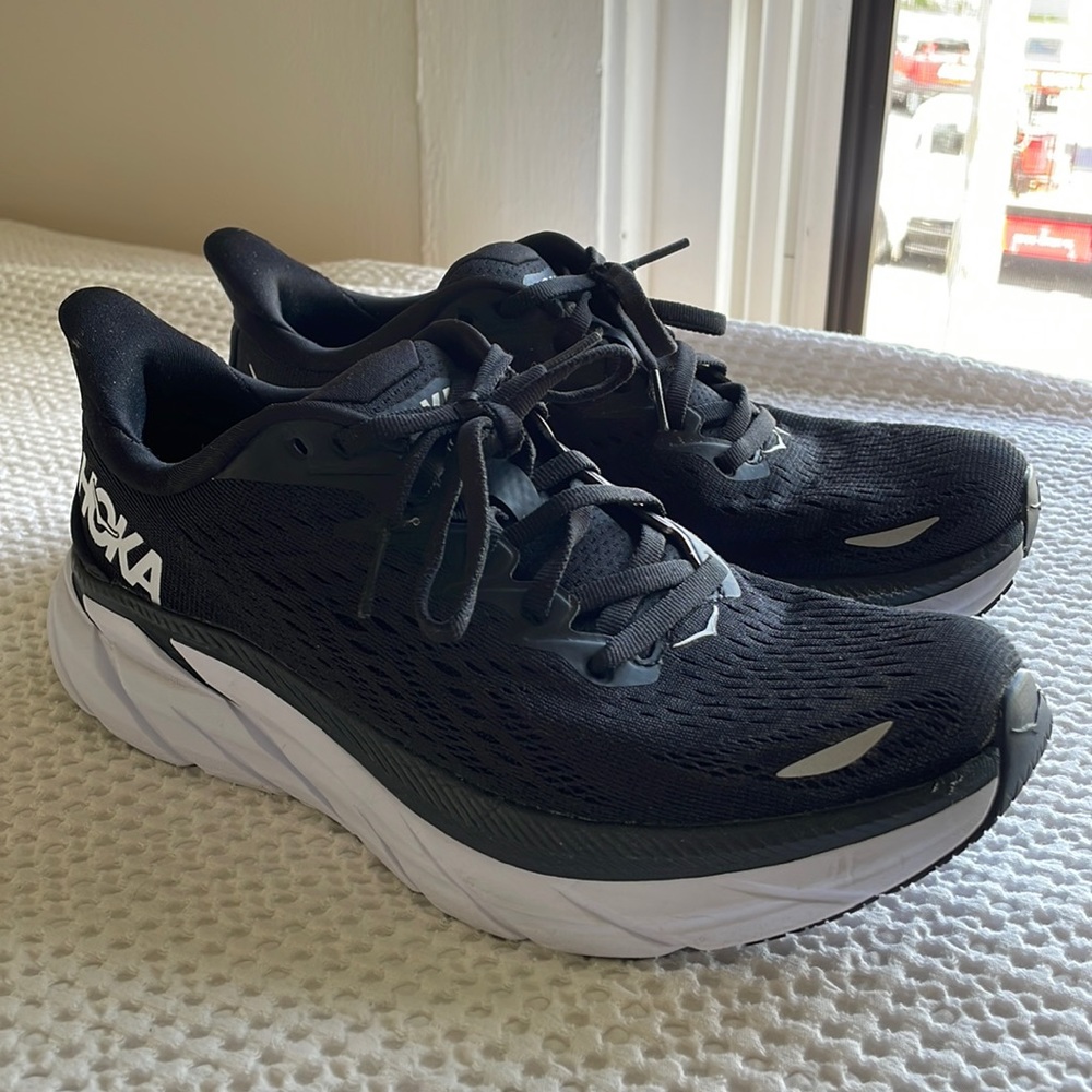 HOKA Clifton 8 Women’s 6 Black & White sneaker